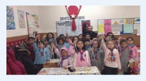 Ստամբուլում ուսուցիչն աշակերտներից պահանջել է կախաղանի պարանով լուսանկարվել