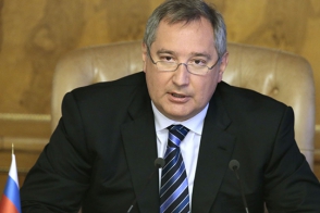 Рогозин отправится в Баку для обсуждения поставок оружия
