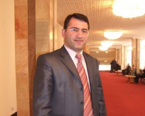 Հողը ազատագրել է ժողովուրդը՝ իր զինվորների միջոցով, և նրանք էլ պետք է որոշեն դրա ճակատագիրը