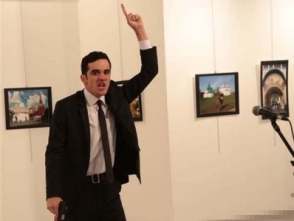 Թուրքիայում ՌԴ դեսպանի վրա կրակելու պահը