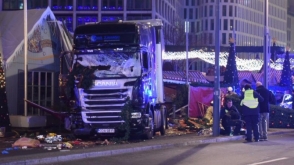 Исполнитель теракта в Берлине все еще на свободе и вооружен – «Die Welt»