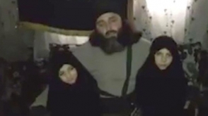 Ինչպես են Սիրիայում ծնողները համբուրելով հրաժեշտ տալիս իրենց փոքրիկ մահապարտ դուստրերին՝ ահաբեկչությունից առաջ (լուսանկարներ, տեսանյութ)