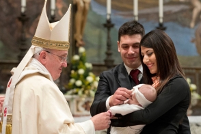 Ֆրանցիսկոս պապն առաջարկել է կանանց երեխաներին կրծքով կերակրել եկեղեցում