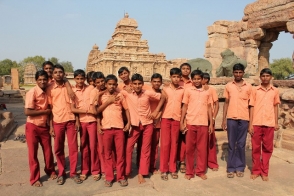 В Индии всех учителей обязали делать «селфи» со школьниками