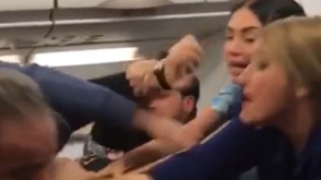 Самолет рейса Бейрут-Лондон посадили в Стамбуле из-за драки на борту (видео)