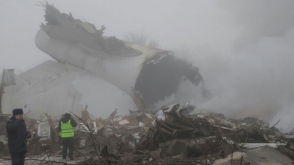 Турецкий транспортный самолет рухнул на жилые дома в пригороде Бишкека (дополнено, видео)
