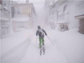Օրվա կադրեր. Իտալիա՝ ձյան ծածկի բարձրությունը հասել է 3մ-ի