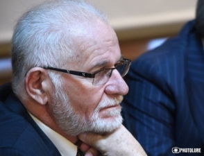 Վահան Շիրխանյանին պատգարակով չապահովեցին, նիստը հետաձգվեց