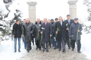 Միասին Եռաբլուր են այցելել Սեյրան Օհանյանը, Վարդան Օսկանյանը, Վիկտոր Դալլաքյանը, Արամ Սարգսյանը, ազատամարտիկներ, կուսակցականներ և համախոհներ (ֆոտոշարք)