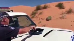 Ավստրալացի ոստիկանը ձվածեղ է պատրաստում մեքենայի կապոտի վրա