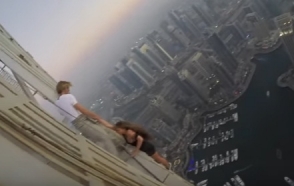 Ռուս մոդելը հանուն ֆոտոսեսիայի կախվել է Դուբայի բարձրահարկից