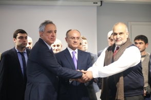 Ծեծված, նաֆթալինոտ հարցեր. իշխանությունների ճղճիմ մարտավարությունը