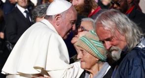 Папа Римский Франциск дал интервью бездомным