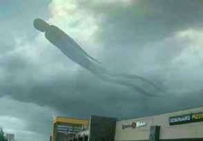 Զամբիայում մարդու տեսք ունեցող «այլմոլորակային» ամպը սարսափահար է արել տեղացիներին (լուսանկար)