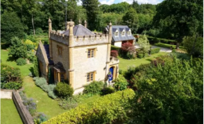 Միացյալ Թագավորության ամենափոքրիկ ամրոցը վաճառվում է 500,000 ֆունտ ստեռլինգով (լուսանկարներ)