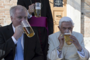 Бенедикт XVI на своё 90-летие побаловал себя пивом (фото)