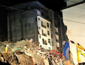 В Китае обрушилось многоэтажное здание: погибли 6 человек (видео)