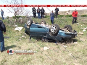 Կոտայքում 22-ամյա վարորդն Opel-ով գլխիվայր շրջվելով՝ հայտնվել է դաշտում