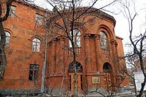 Գրողների միություն կոչված հիմնարկից ծպտուն չի լսվում