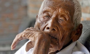 В Индонезии умер самый старый мужчина в мире