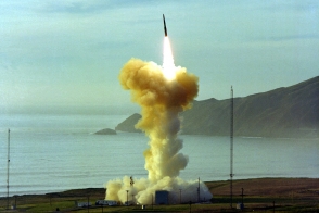 США провели испытание баллистической ракеты над Тихим океаном