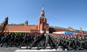 На Красной площади в Москве прошел парад Победы (видео)