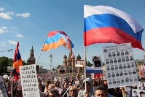 Армяне прошли по Красной площади под звуки зурны и доола