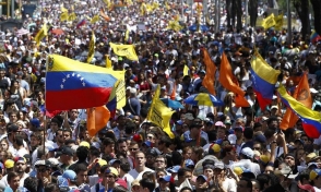 Оппозиция Венесуэлы решила использовать против правоохранителей фекалии