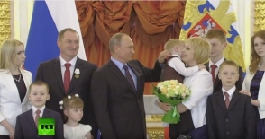Путин попытался утешить расплакавшегося в Кремле трёхлетнего мальчика