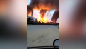 На нефтехимическом заводе в Китае прогремел мощный взрыв (видео)