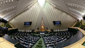 Неизвестные атаковали иранский парламент и мавзолей Хомейни