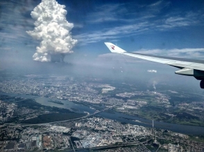 В небе над Новосибирском появилось вертикальное облако