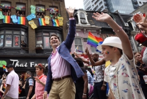 Премьер Канады с семьей участвовал в марше ЛГБТ