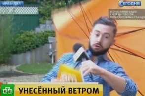 В Ирландии ведущего прогноза погоды сдуло ветром в прямом эфире