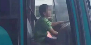 В Китае 9-летний мальчик украл автобус и 40 минут катался по городу