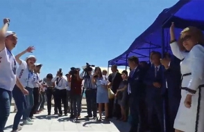 Валентина Матвиенко зажгла на берегу озера Иссык-Куль в Киргизии