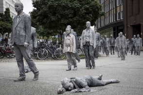 Сотни «зомби» в Гамбурге вышли на протест против G20