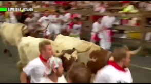 В Испании стартовал ежегодный забег с быками