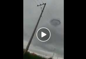 В облаках возникло странное круглое изображение (видео)