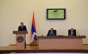 Խորհրդարանը հատուկ նիստում Բակո Սահակյանին ընտրեց Արցախի նախագահի պաշտոնում