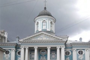 В действующей в Санкт-Петербурге церкви Святой Екатерины запрещается приносить свечки извне (фото)