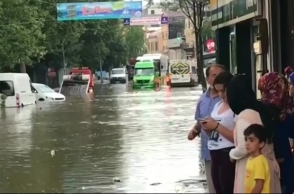 Стамбул приходит в себя после сильнейшего урагана десятилетия