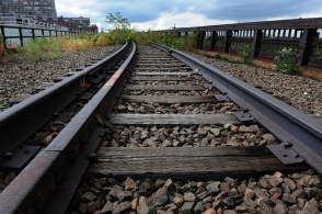 Էլեկտրաքարշը վրաերթի է ենթարկել երկաթգծի վրա պառկած մոտ 30-35 տարեկան կնոջ, ով մահացել է