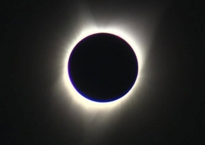 Солнечное затмение в США: рухнувший сайт NASA и рискнувший зрением Трамп