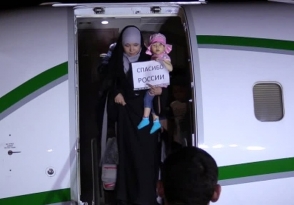 Կյանքը գերությունից հետո. Գրոզնի են վերադարձել Իրաքում ազատ արձակված մի խումբ կանայք և երեխաներ