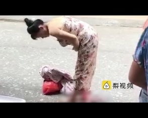 Китаянка неожиданно родила на улице