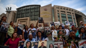 Թուրքական «Cumhuriyet» թերթի 17 աշխատակից կարող են 43 տարով ազատազրկվել Էրդողանին քննադատելու համար