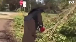 Ֆլորիդայում նույնիսկ քույրերն են փորձում շտկել փոթորկի թողած ավերածությունները