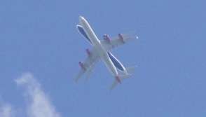 Լոնդոնի երկնքում քիչ է մնացել՝ երկու ինքնաթիռ բախվեն (տեսանյութ)
