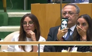 Լեյլա Ալիևան սելֆիներ էր անում ՄԱԿ-ի Գլխավոր ասամբեայում իր հոր ելույթի ժամանակ (լուսանկար, տեսանյութ)